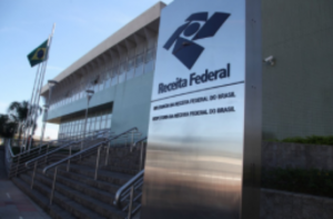Receita Federal emite alerta sobre falsos anúncios de compra de crédito